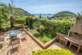 Hill House Petrovac - 3 bedrooms with sea view